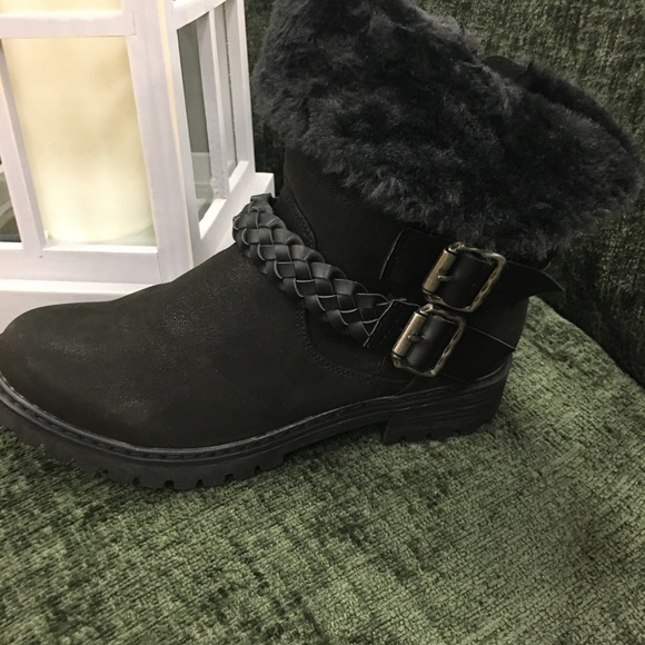 - 🐡Blowfishes Black Zip up Boots 🐡 - Picture 2 of 15